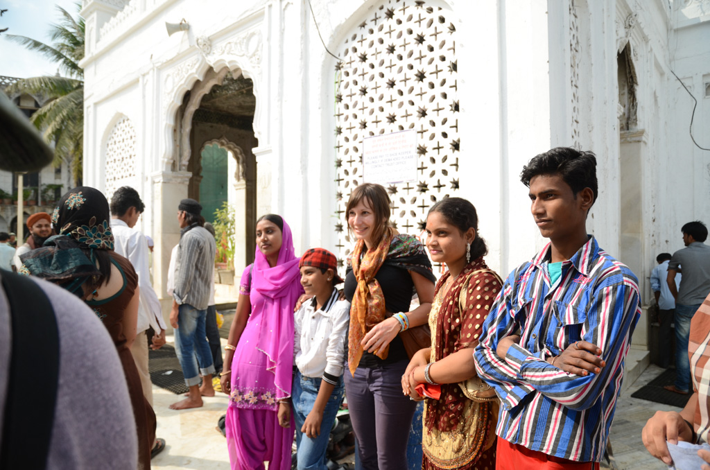 Kelly poses with a family at Haji Ali Dargah.