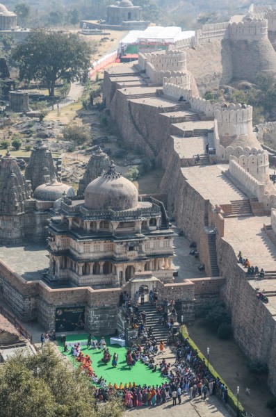A very hazy day at Kumbhalgarh, from behind (and above) its massive walls.