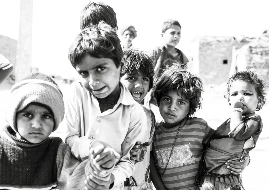 curious village kids near Jaisalmer.