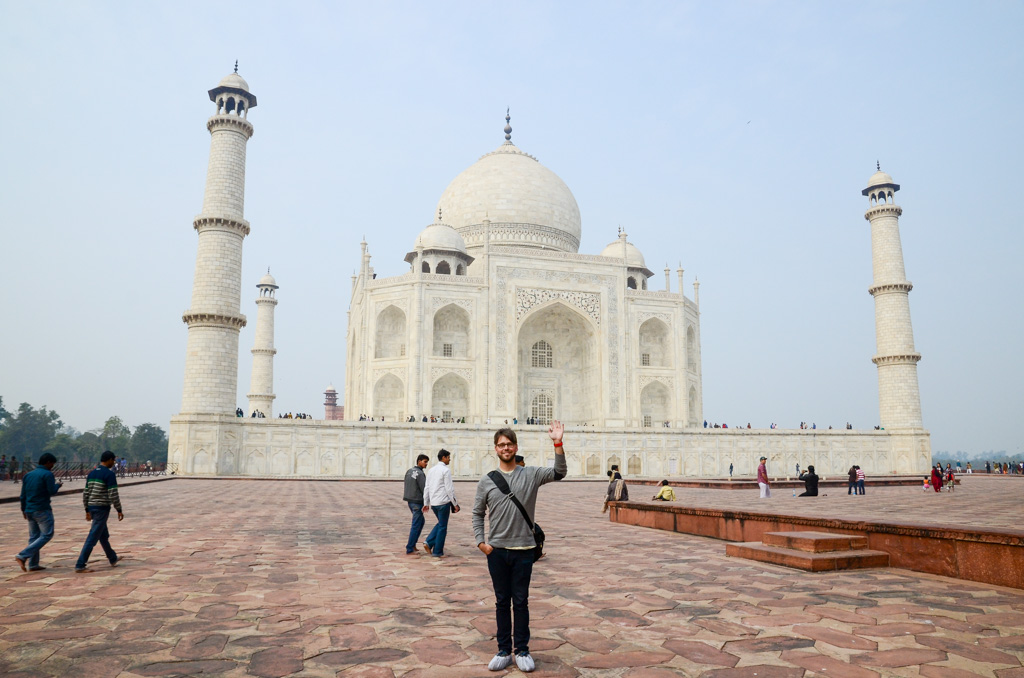 Here I am at the Taj Mahal, look at me I'm right over here