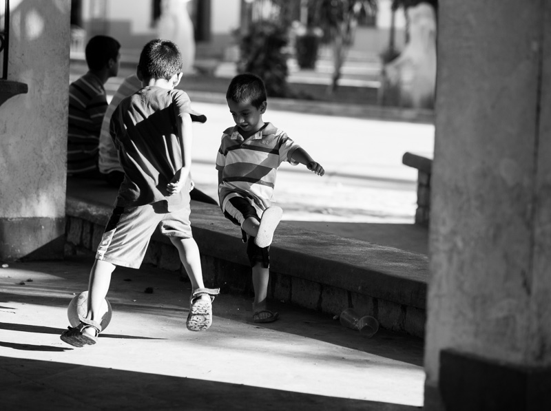 Kids playing futbol / soccer on the main square in Copan, Honduras. GreatDistances / Matt Wicks