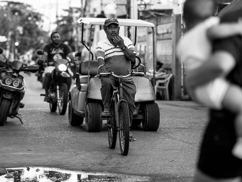Mixed-media traffic in Utila, Honduras. GreatDistances / Matt Wicks