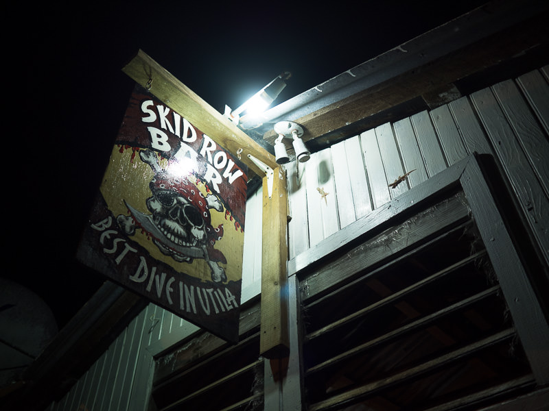 Skid Row bar in Utila, Honduras. GreatDistances / Matt Wicks