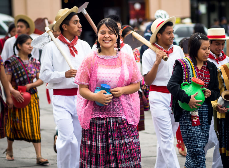Smiling girl in Guatemala independencia parade. Guatemalan Independence & Xela Feria 2014 - GreatDistances / Matt Wicks
