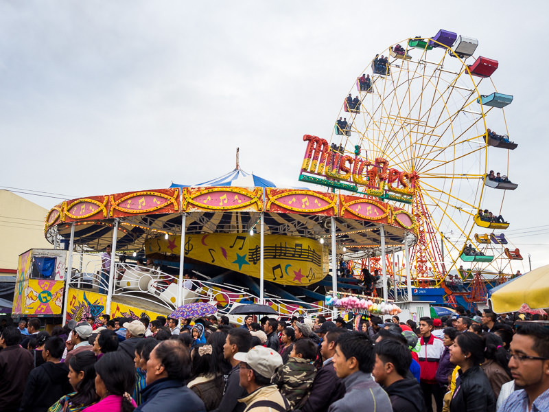 Amusement park rides and crowds at Xela Feria in Quetzaltenango, Guatemala. Guatemalan Independence & Xela Feria 2014 - GreatDistances / Matt Wicks