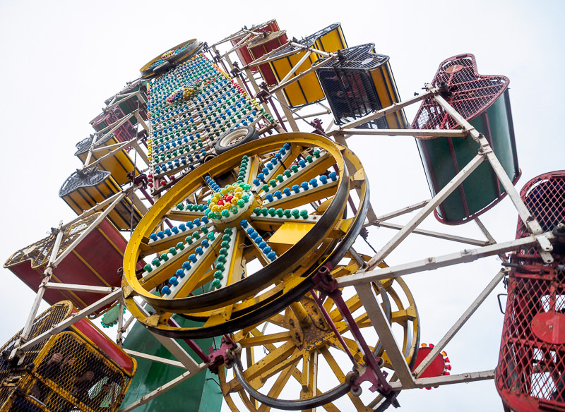 Amusement park ride at Xela Feria in Quetzaltenango, Guatemala. Guatemalan Independence & Xela Feria 2014 - GreatDistances / Matt Wicks