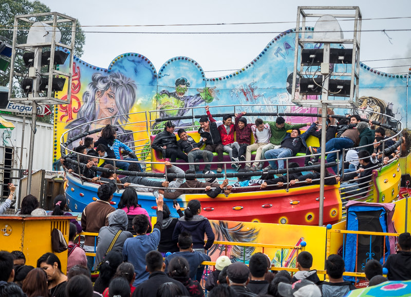 Dangerous amusement park ride at Xela Feria in Quetzaltenango, Guatemala. Guatemalan Independence & Xela Feria 2014 - GreatDistances / Matt Wicks