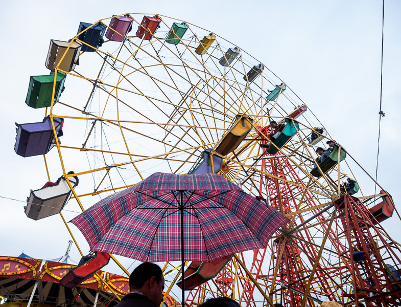 Ferris wheel and umbrella at Xela Feria in Quetzaltenango, Guatemala. Guatemalan Independence & Xela Feria 2014 - GreatDistances / Matt Wicks