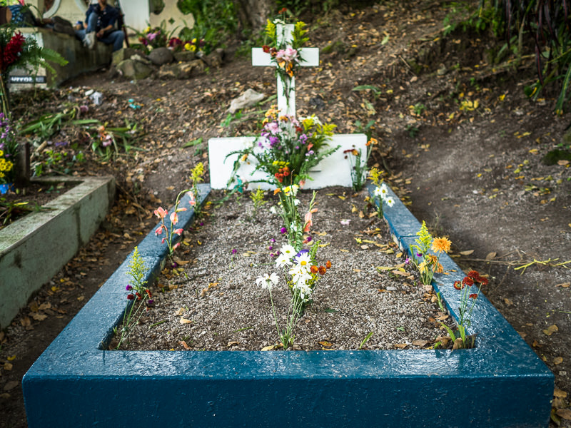 Decorated grave in Matagalpa's cemetery. Day of the Dead in Nicaragua. GreatDistances / Matt Wicks
