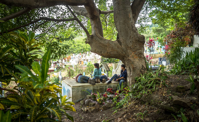 Spending time in Matagalpa's cemetery. Day of the Dead, Matagalpa, Nicaragua. GreatDistances / Matt Wicks