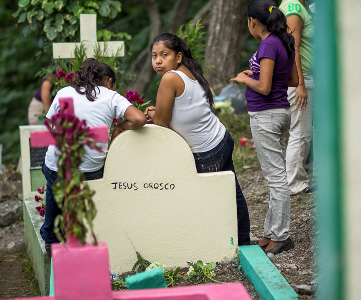 A family gathers around a grave in Matagalpa's cemetery on Day of the Dead. GreatDistances / Matt Wicks