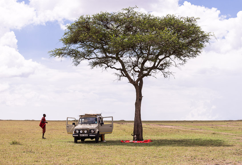 jeep stops for lunch in Maasai Mara. GreatDistances / Matt Wicks